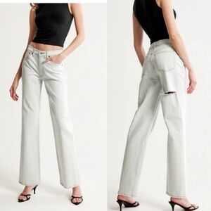 NWOT Abercrombie Curve Love The Baggy Midrise Jean